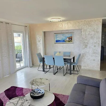 Lux Adriatica Апартаменти *