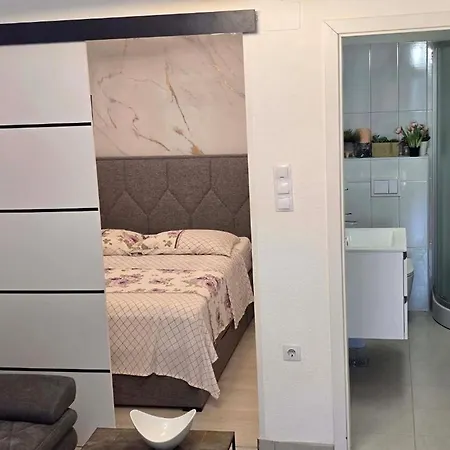Lux Adriatica تروغير